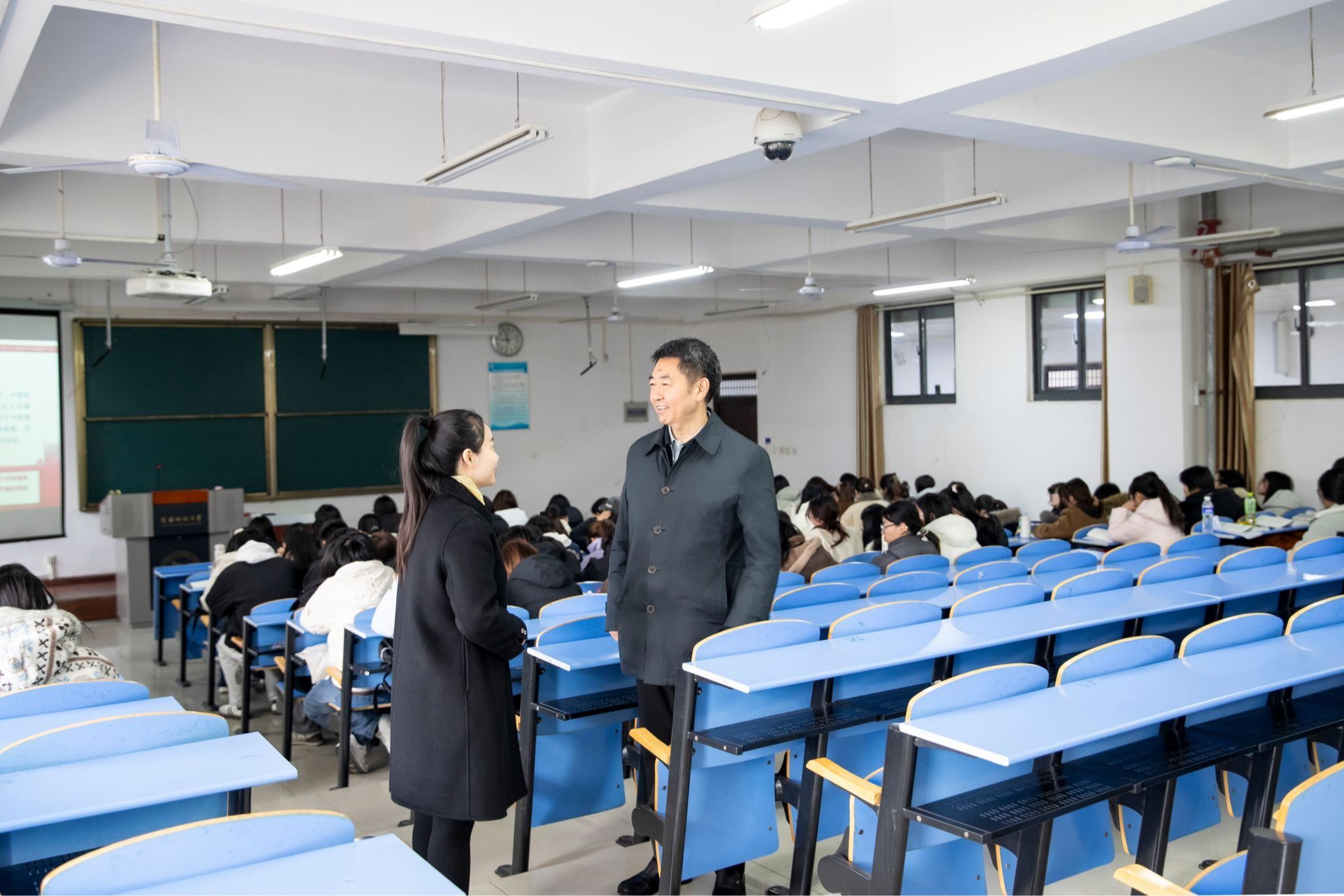 【鼎领·科大聚焦】新学期校领导深入教学一线听课调研